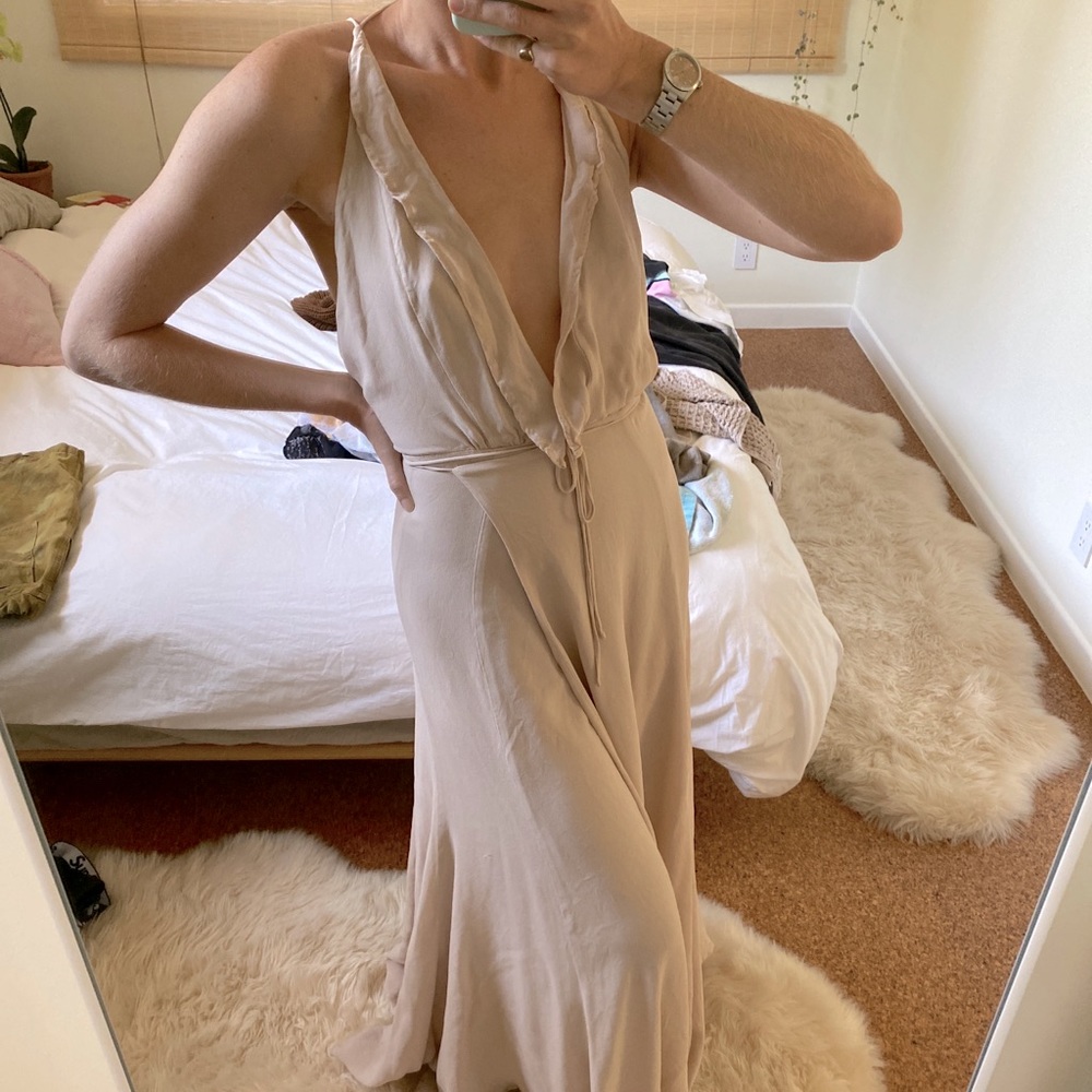 Reformation Open Back Tie Waist Ruffle Detail Maxi Dress XS Mauve/Beige